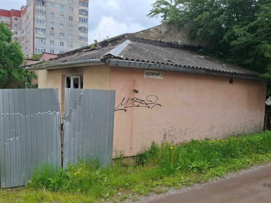 Продам земельну ділянку 3.8 сот. (житл. будинок 60 кв м)вул. Космічна Львов
