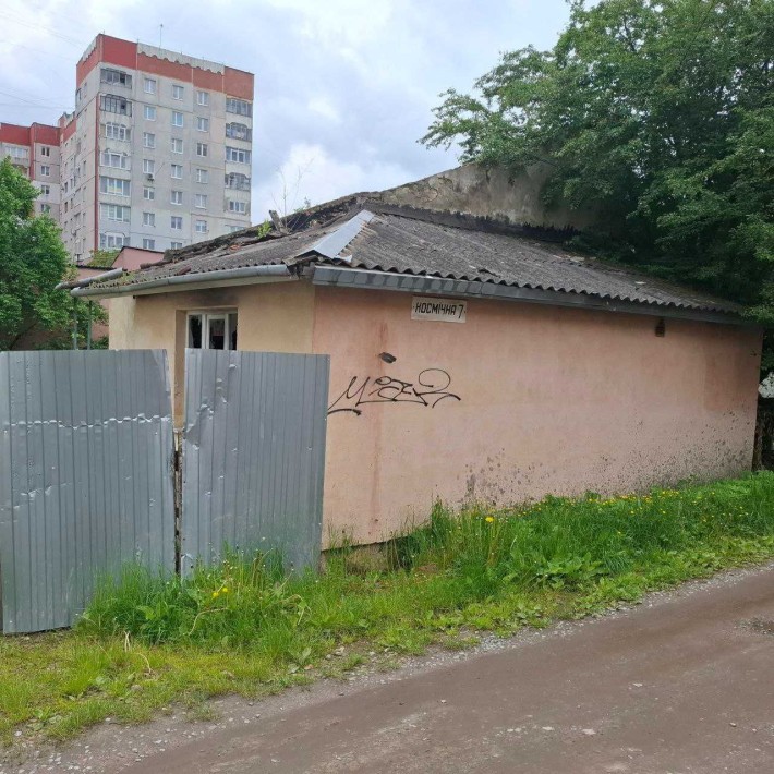 Продам земельну ділянку 3.8 сот. (житл. будинок 60 кв м)вул. Космічна - фото 1