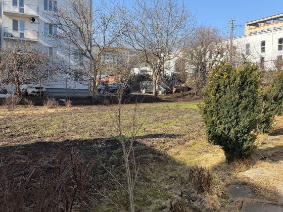 Продається земельна ділянка з будинком по вул.Земельна Львов