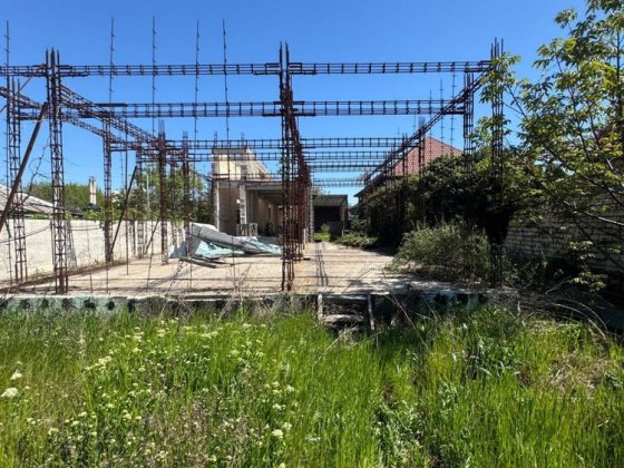 Продаю земельный участок со строением район парка Народный сад