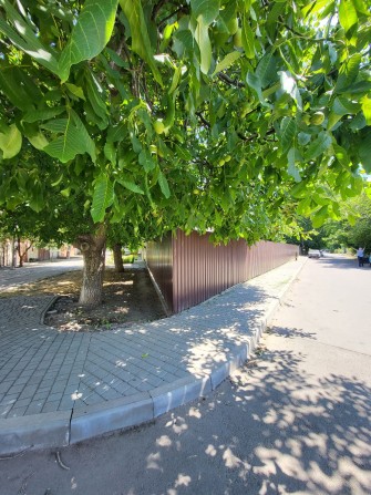 ПРОДАМ! Фасадна кутова ділянка 5 соток з будинком - фото 1