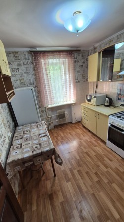 Сдам 1-но комнатную квартиру в районе 7й школы - фото 1