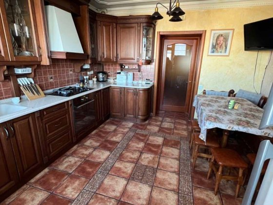 Простора 4-кімнатна квартира з якісним ремонтом для великої родини. Хмельницкий