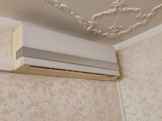 Двокімнатна 42м2, 2/5 ,вул Ольжича оренда з викупом , без комісії Киев