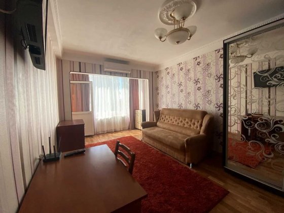 Здається в оренду простора 1-кімнатна квартира з гарним ремонтом. Шевченківський район Київ