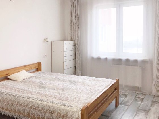 Простора тепла квартира 54 м² на Виноградарі. Великий хол, кухня з балконом, бойлер, кондиціонер. Ві Київ