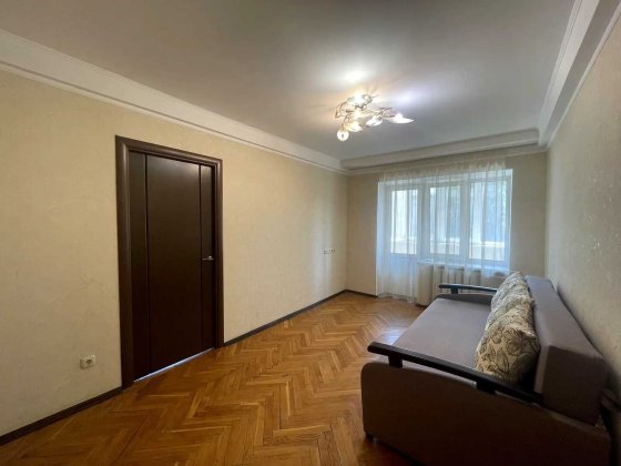 Двокімнатна квартира цегляний будинок в довгострокову оренду поруч з метро Шулявська вул. Капніст 10 Київ