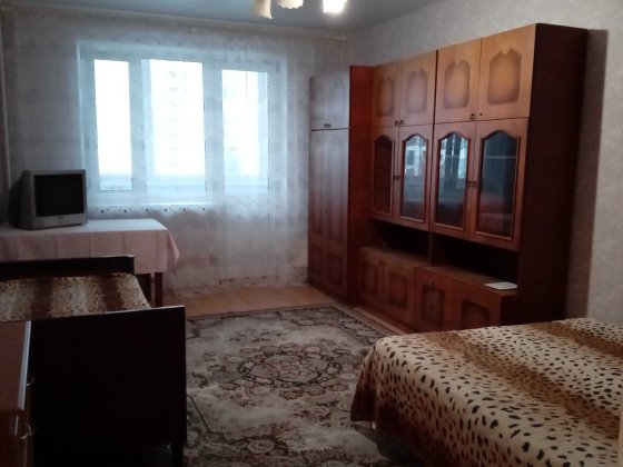 Своя. Метро Харківська Киев