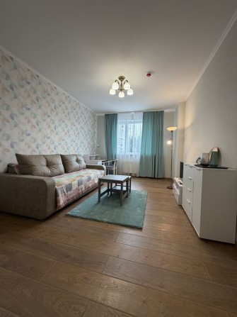 Оренда 1 кімн 50м2, ЖК Касіопея, метро Лівобережна, вул. Аболмасова 7 - фото 1