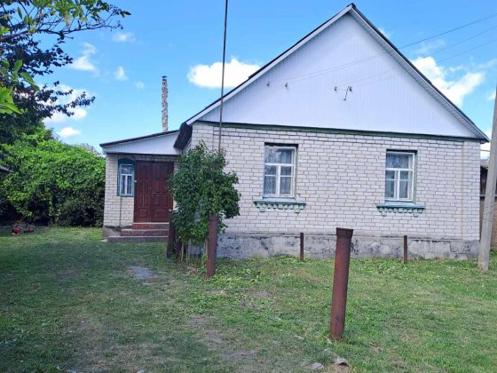 Продам будинок 75 м², 8 км від міста — 4 кімнати, газ, великий двір Глубочица