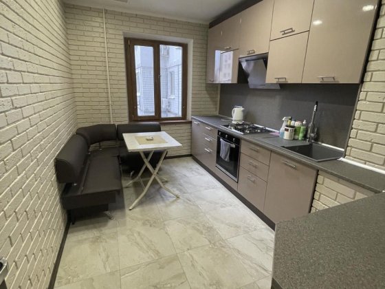 Сдам на Таирова, трёхкомнатную квартиру с евро ремонтом. Таирова срочно Одеса