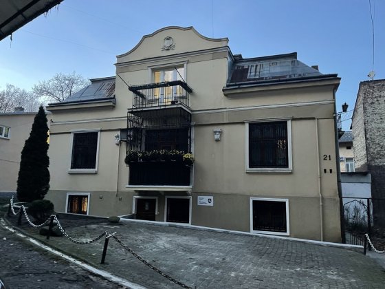 Здам  в довготривалу оренду 4-х кімнатну квартиру Львов