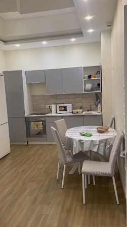 Сдам 2 ком.квартиру+кухня-студия, в 9 Жемчужине, Французский бульвар - фото 1