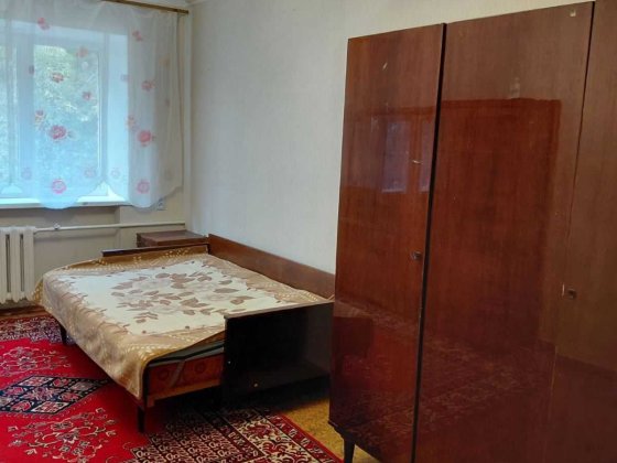 Здається кімната на Севастопольській площі