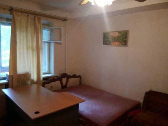 Сдается проходная комната без хозяев на  Проспекте Воздушных Сил 52, рядом Макдональдс.