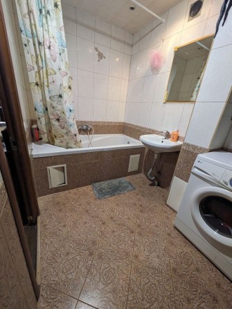 Метро Черниговская Хозяева для девушки или семейной паре - фото 1