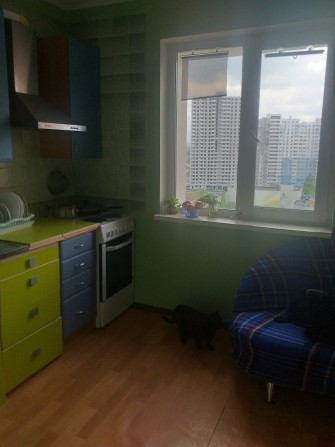 Сдам комнату для женщини,м.лукьяновская 2 мин.пешком - фото 1