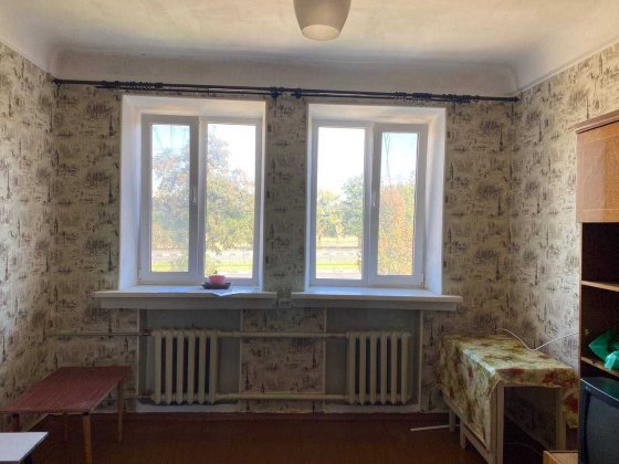 Сдам на долгосрочную аренду комнату в общежитии.