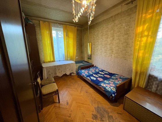 Здаються  мебльована 1 кімната в 3-кімнатній квартирі.