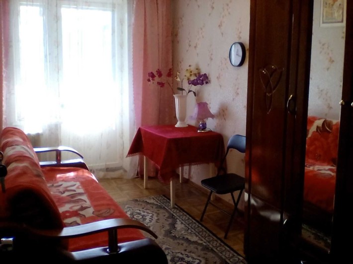 Сдам долгосрочно  комнату одной девушке - возле Киевского рынка то - фото 1