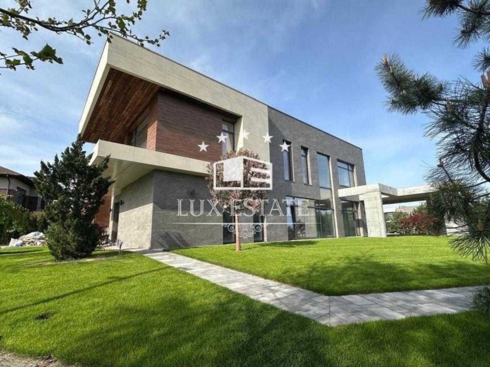 Lux-Estate предлагает в арендовать новый современный дом в коттеджном городке «Солнечная Долина», с. - фото 1