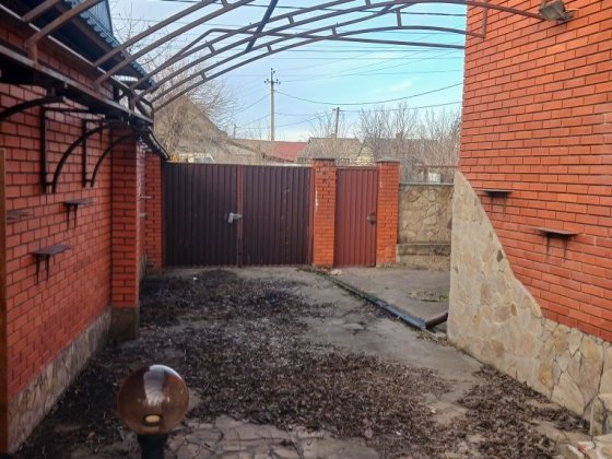 Здається великий будинок Балабине Запоріжжя