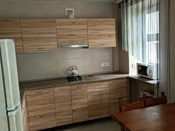 Здам до червня однокімнатну квартиру на 4людини 6000грн та всі комун у Чорноморськ