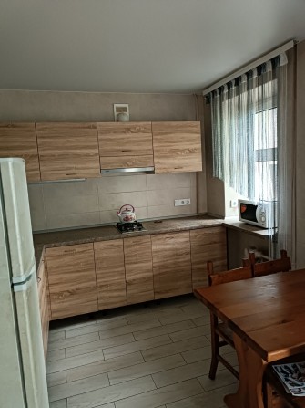 Здам до червня однокімнатну квартиру на 4людини 6000грн та всі комун у - фото 1