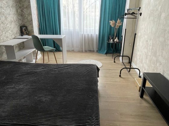 Здається квартира Дарницька площа 13500  грн Киев