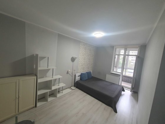 1к , Ахматової 22, метро Позняки 10хв. 41м2, генератор. Киев