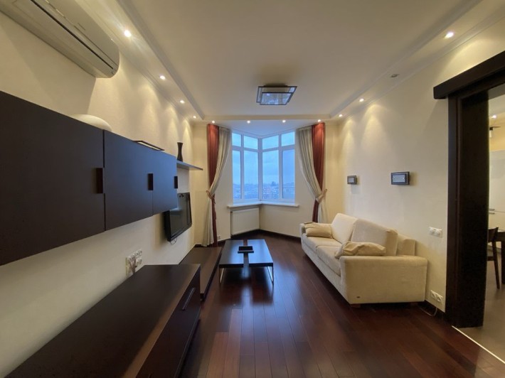 Аренда  2-кім кв., 82 кв.м. ул. Евгения Коновальца, 32Г, Печерск, інвертор ліфт та своя котельня! - фото 1