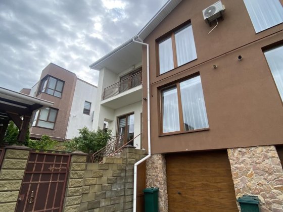 Довгострокова оренда котеджу в Рівному Ровно