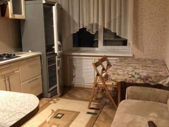 Центр новобудова  парковка у дворі Полтава