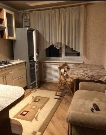 Центр новобудова  парковка у дворі - фото 1