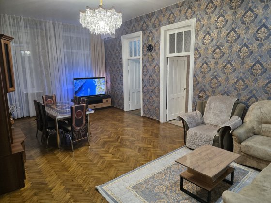 Здам велику  3 кімнату  квартиру у Дніпрі  Нагорка 
вул. Моссаковського  
без тварин