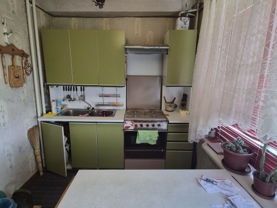 Сдам 2 комнатную квартиру ул.Героев 93 бригады  6 этаж Запорожье