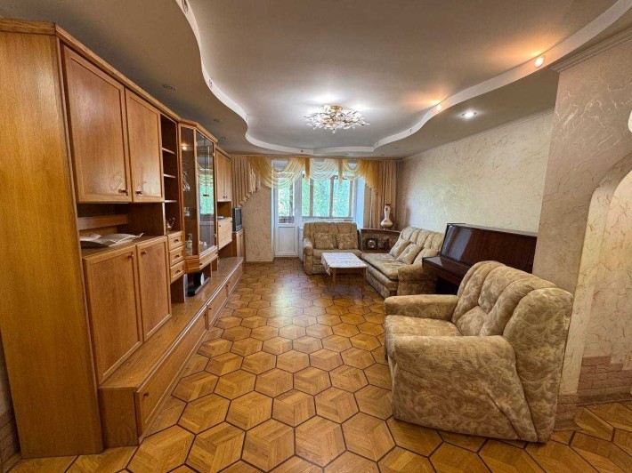 Оренда 4к. квартири на вул. Енеїди (Бажова), буд. 26 - фото 1