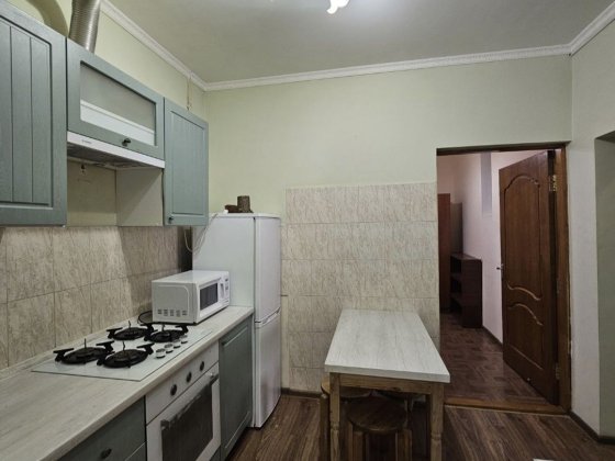 Сдам от хоз 3 комн.кв новый рынок центр Одесса