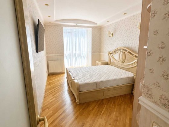 Довгострокова оренда 4-кімнатної квартири 120 м² з гаражем та авторським ремонтом.Глинянський Тракт  Львов