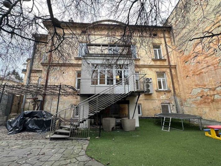 ОРЕНДА Квартири з власним подвір"ям В ЦЕНТРІ МІСТА 320м2 - фото 1