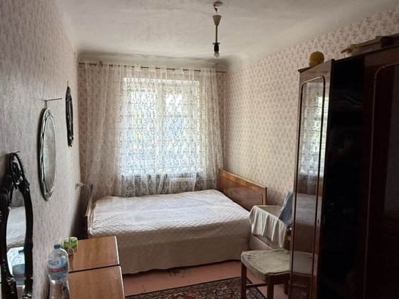 Продам двокімнатну квартиру на 2 поверсі в самому центрі міста Олександрія