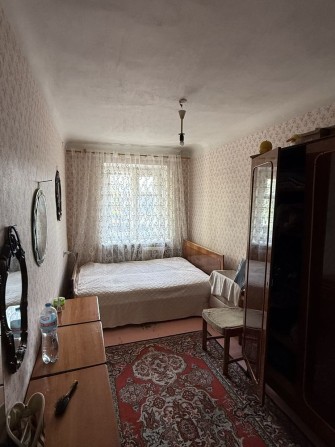 Продам двокімнатну квартиру на 2 поверсі в самому центрі міста - фото 1
