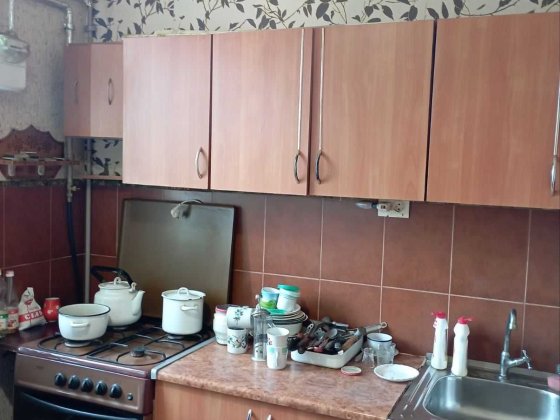 Продам 3-ком Левый Берег 10мкр без долгов, не угловая. СРОЧНО!