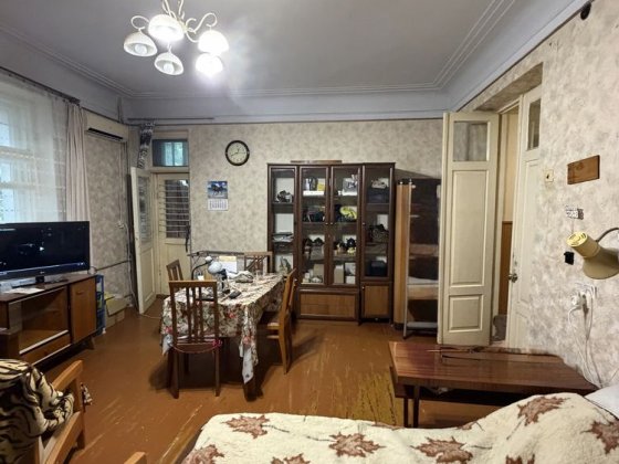 Продам 2-ком.кв.Сталинку с мебелью и техникой