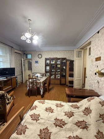 Продам 2-ком.кв.Сталинку с мебелью и техникой - фото 1