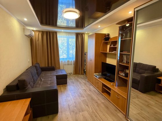 Продам яскраву 2х кімнатну квартиру з ремонтом меблями і технікою Каменское