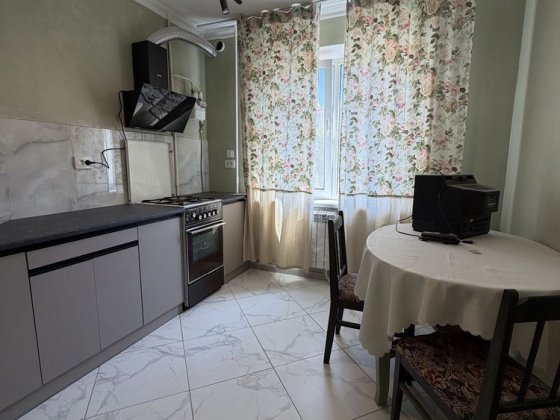 Продам 2 комнатную кв. ( Левый берег 1 микр.) Каменское