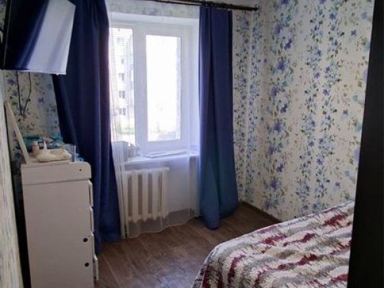 Продам 2х кімнатну квартиру на 3 поверсі, середина будинку Глухов