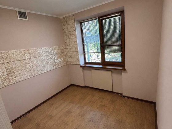 Продаж 1 кім, Центр, від власника, ремонт Каменское