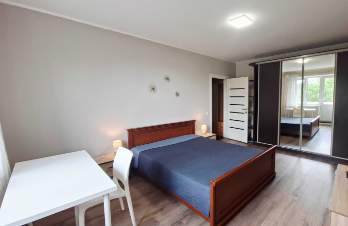 Продам 2 - х кімнатну квартиру - фото 1